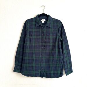 L.L. Bean Men's Casual Plaid Button Down Shirt in Green and Navy slightly fitted